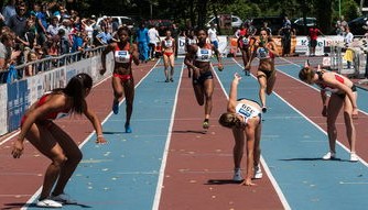 9游app-冬奥会短道接力中国女队小组第一晋级，中国冬奥女运动员