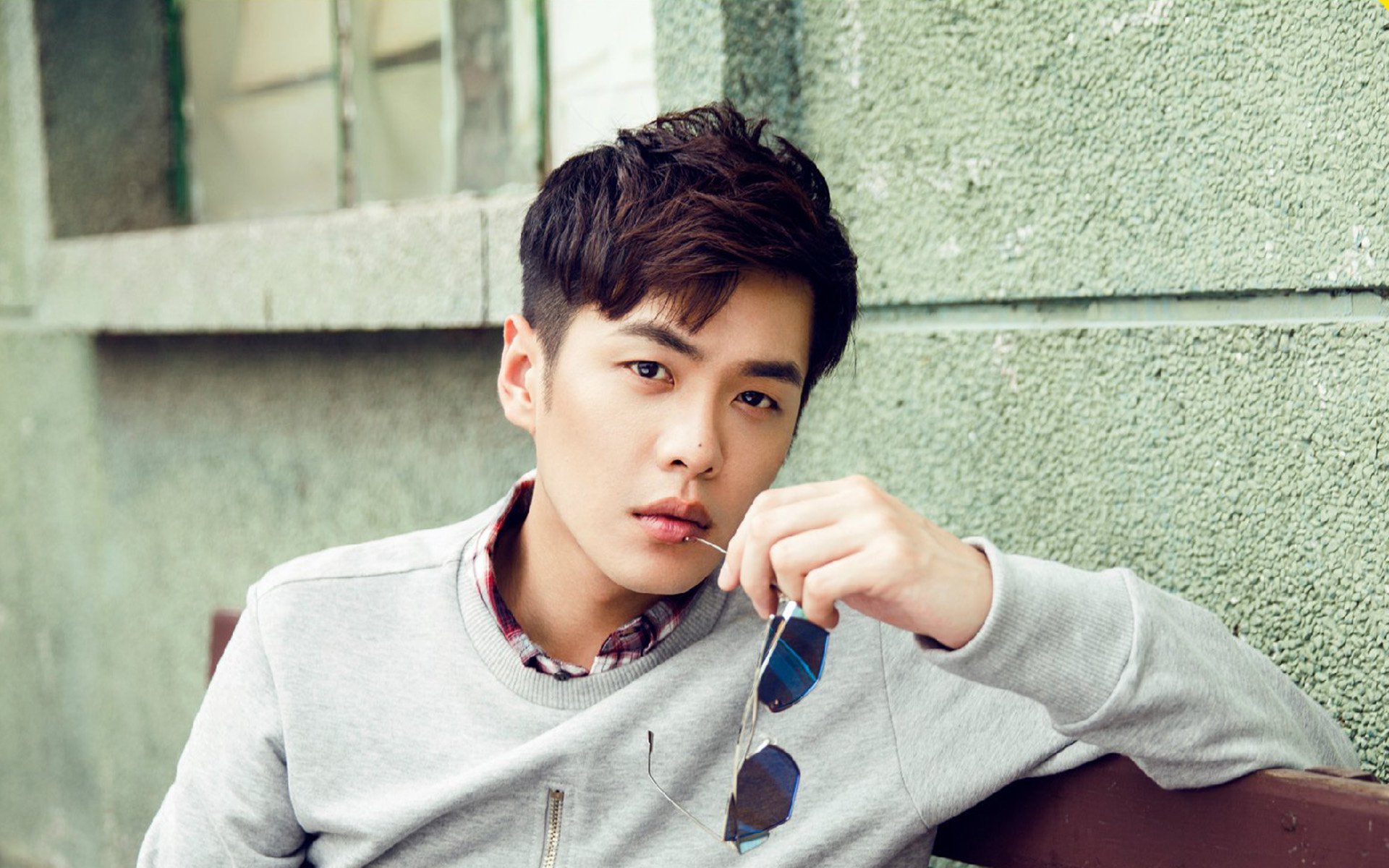 巨型水上剧场漂浮表演，视觉与运动的双重享受，水上浮尸