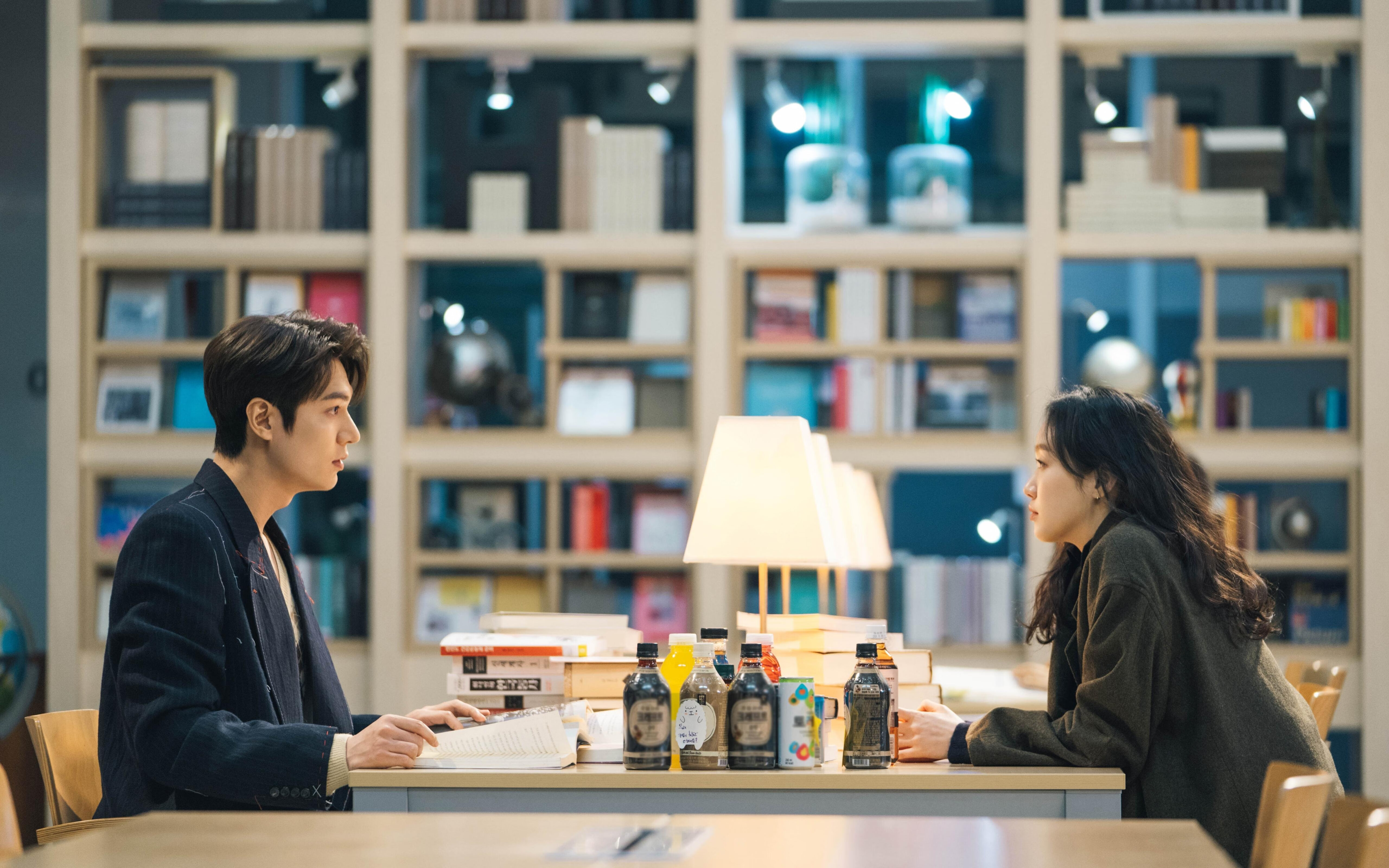 新闻中心召开高层管理会议,高层工作会议