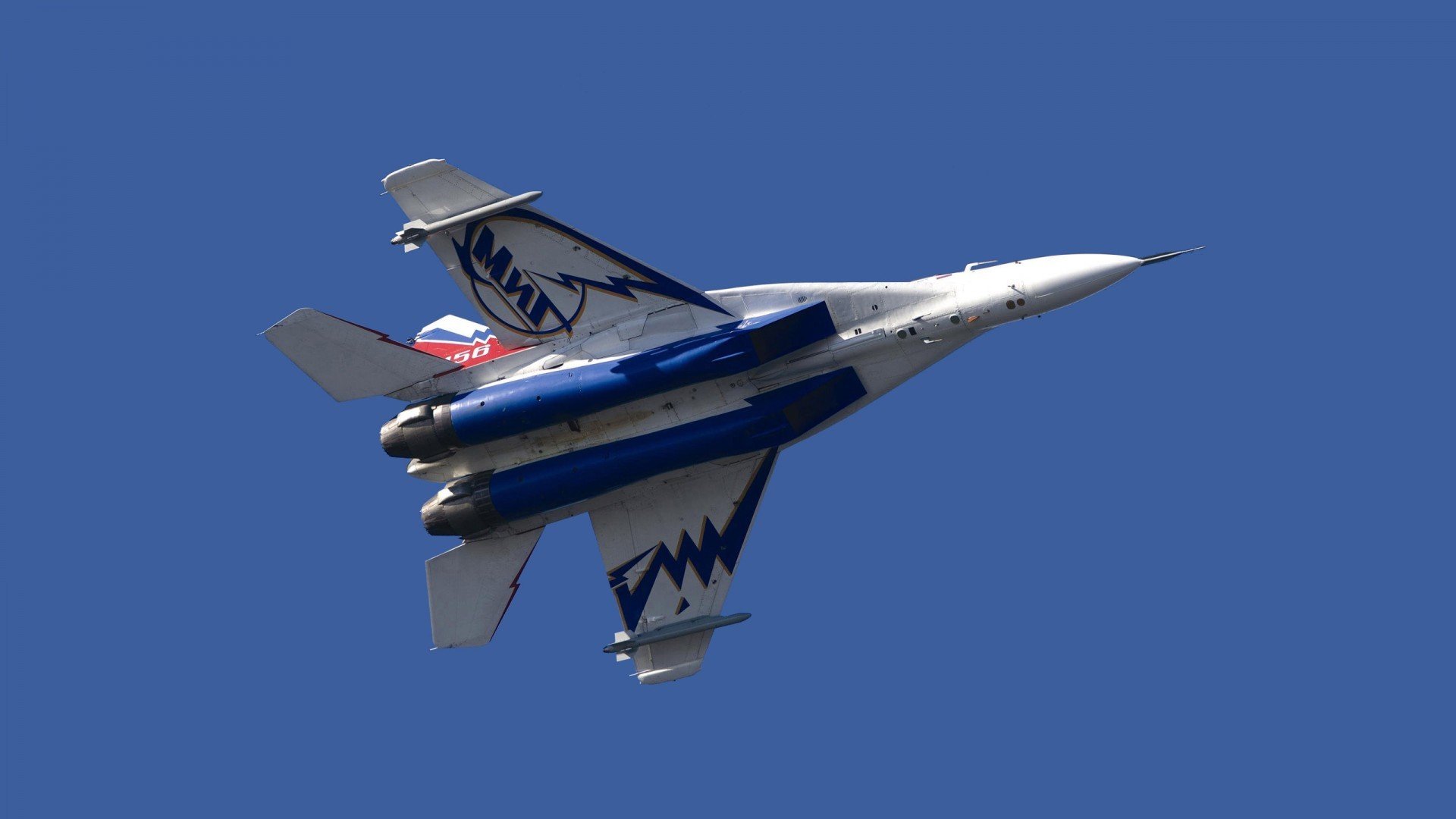 库里赛前热身三分十投十中状态神勇,库里参加三分球大赛