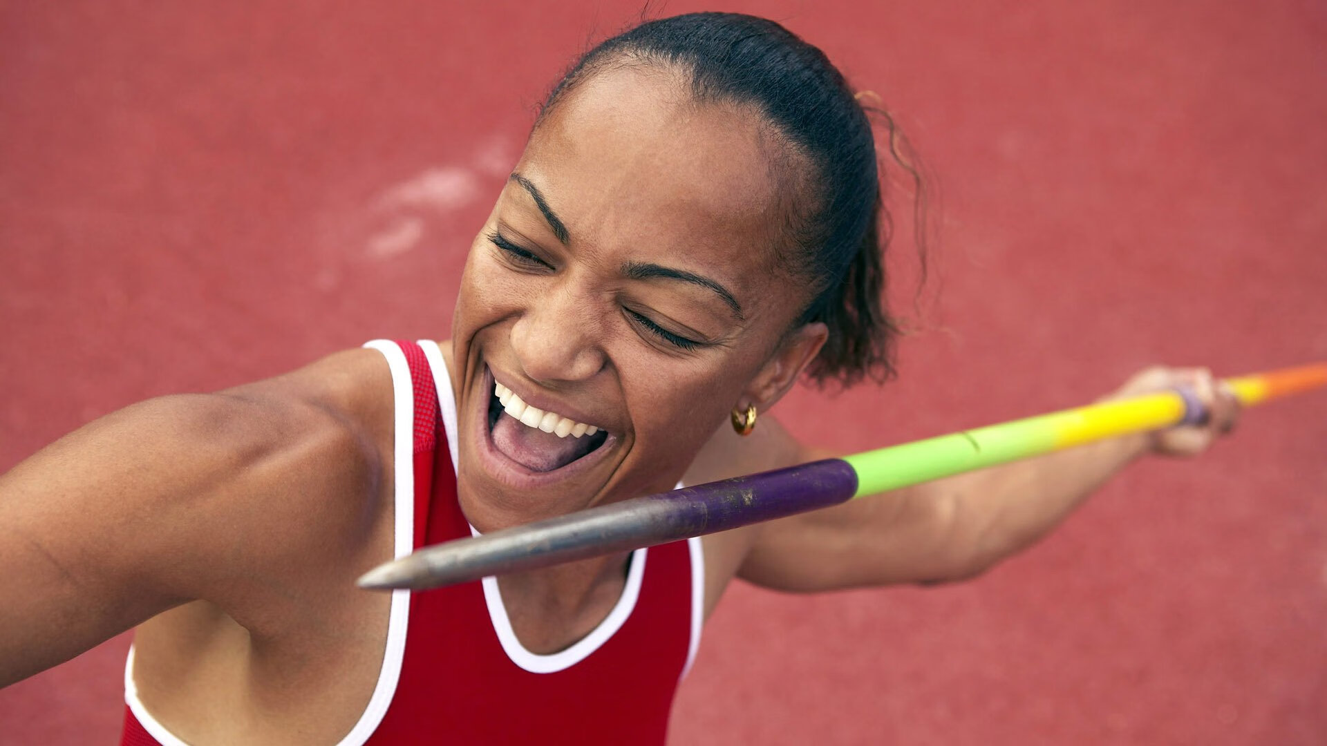 自由式滑雪项目被纳入冬季学校课程，自由式滑雪被列入比赛项目